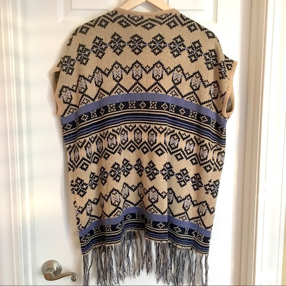 {Alga} Sleeveless Fringe Poncho / Shawl, Medium - Picture 4 of 7